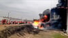 Die Feuerwehr löscht ein in Brand geratenes Öldepot in Russland. (Archivbild)
