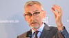 Der sächsische Innenminister Armin Schuster (CDU) spricht sich für eine rasche Neuregelung bei Ukraine-Flüchtlingen aus. (Archivbild)