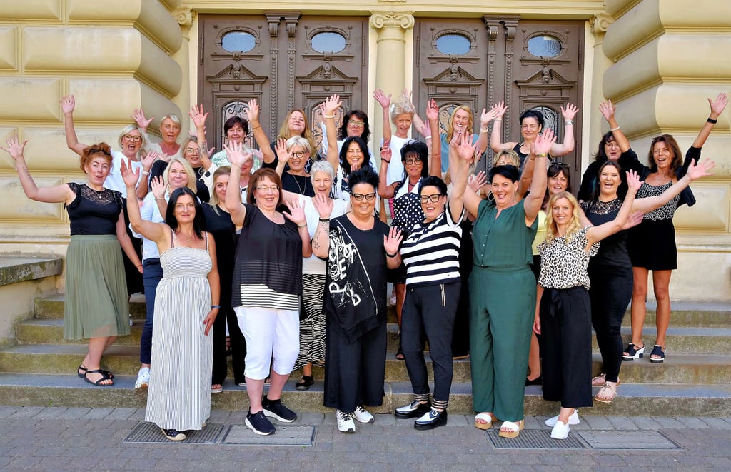 Freude über das Jubiläum: Bei der „Modefrisur“ Köthen sind in den Salons und in der Verwaltung ausschließlich Frauen beschäftigt.