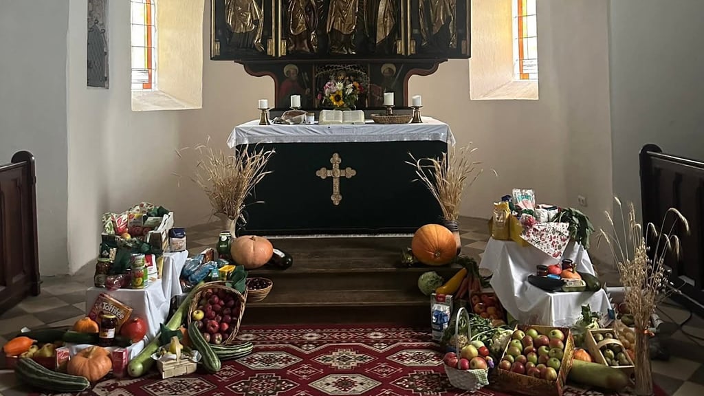 Die Gaben wurden am Altar abgelegt.
