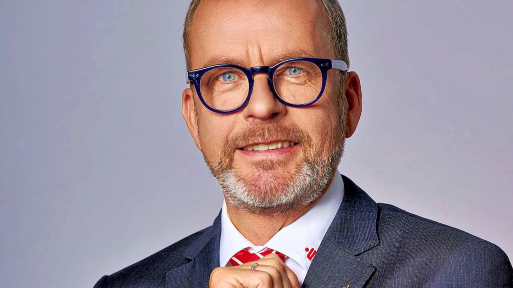 Hans-Michael Strube, der Vorstandsvorsitzende der Salzlandsparkasse, über das Kundenerlebnis von heute.