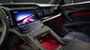 Touch-Display bis hin zum Beifahrer: Die Armatur des künftigen elektrischen Porsche Cayenne verspricht viel Platz für digitale Spielereien.