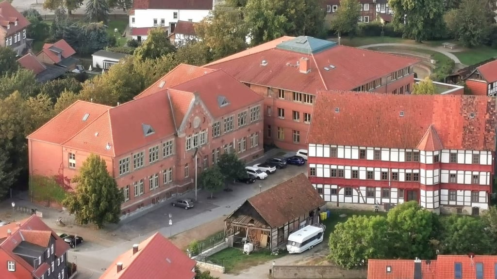 Blick auf das Fallstein-Gymnasium Osterwieck. Dort und in der Kreisverwaltung wird die Blockadehaltung des Landesschulamtes bei der Neubesetzung des Schulleiter-Postens kritisiert.