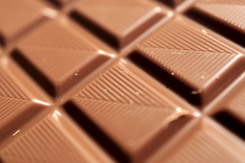 Nachdem die Polizei mehr als 100 Kilogramm Schokolade gefunden hat, ermitteln die Beamten zur Herkunft der Süßwaren. (Symbolbild)