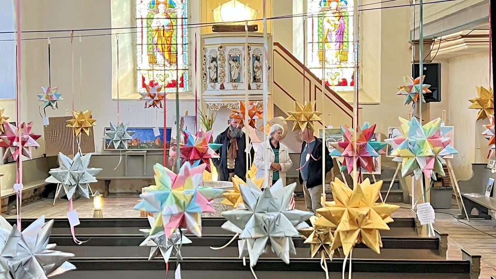 Kunst in der Margarethenkirche: Noch bis zum Sonntag sind Werke Ascherslebener Kreativer hier zu sehen.