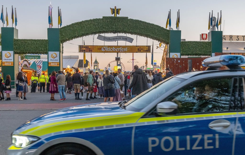 Das Münchner Oktoberfest durfte am Mittwochabend nach einer Bombendrohung wieder öffnen.