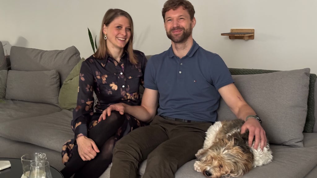 Sabrina Hettich und Willie Gerloff in ihrer neuen Wohnung am Robert-Franz-Ring. Seit Juli ist Halle ihr gemeinsames Zuhause.