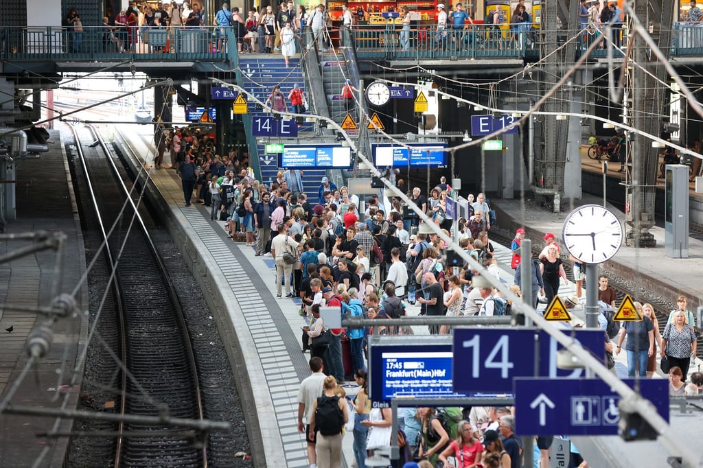 Über das lange Wochenende müssen sich Reisende auf volle Züge einstellen. (Archivbild)