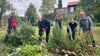 Arbeitseinsatz im Badersleber Schulgarten: Klara Krüger, Stephi Guski, Katharina Abraham, Anne-Katrin Büttner und Teres Friedrich (von links).