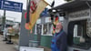 Marco Karl aus Wulferstedt frühstückt jeden Morgen in der Ostalgie-Kantine in Oschersleben. Für DDR-Fans werden dort Erinnerungen wach - auch an das Ende der DDR und die Meldestellen an der Grenze.
