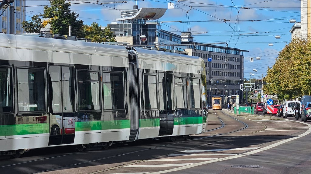 Die neuen Flexity-Straßenbahnen der MVB sind zum Teil schon in Magdeburg unterwegs.