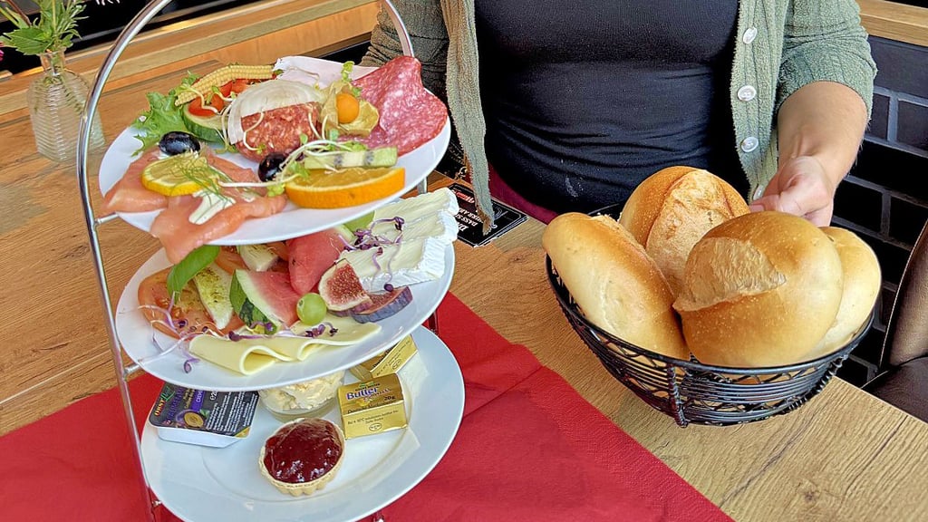 In Wetzels Tempo-Eck in Stendal wird ein umfangreiches Frühstück für Zwei angeboten.