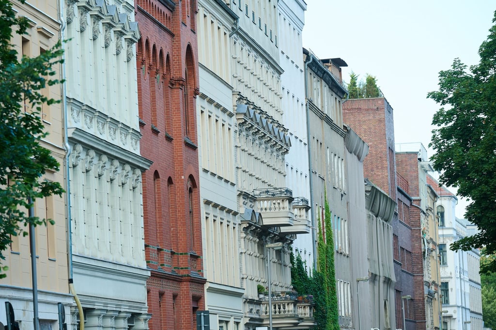 Der Berliner Wohnungsmarkt bleibt wohl auch in den kommenden Jahren äußerst angespannt. (Archivbild)