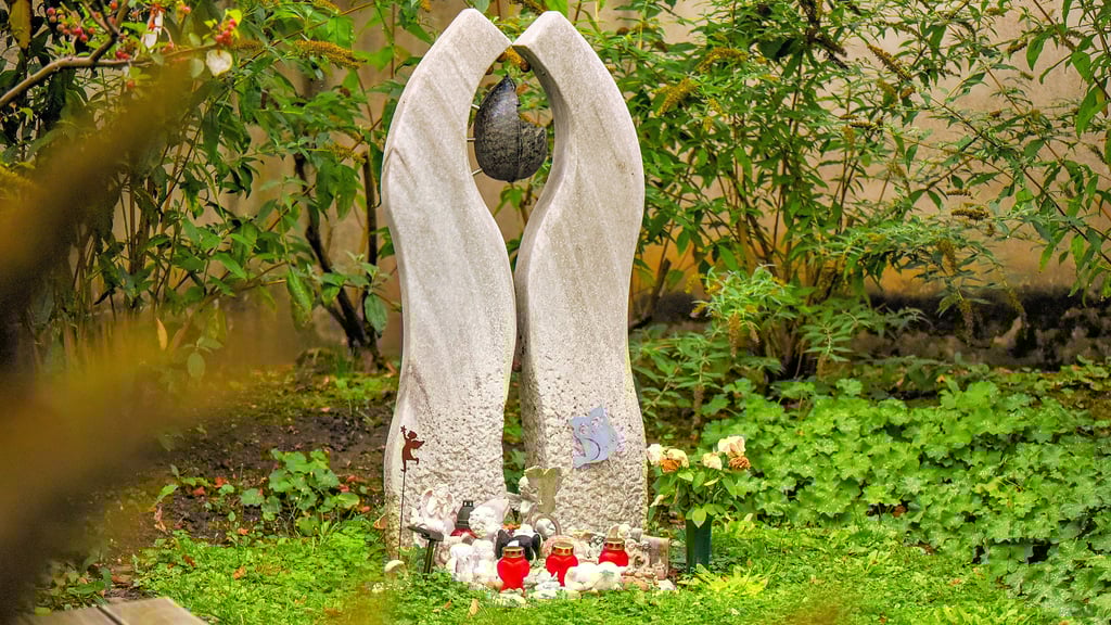 Auf dem Stadtfriedhof Merseburg gibt es schon lange eine Grabstätte für Sternenkinder. Jetzt wurde das auf rechtlich sichere Füße gestellt.