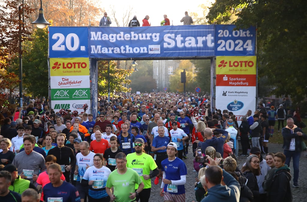 Start des 20. Magdeburg-Marathon im vergangenen Jahr. Diesen Sonntag (5. Oktober 2025) steht die 21. Auflage an.
