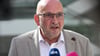 Bahnt sich in der rot-grünen Koalition ein Streit ums Verbrenner-Aus an? Grünen-Fraktionschef Schulz-Hendel beschwört Einigkeit.