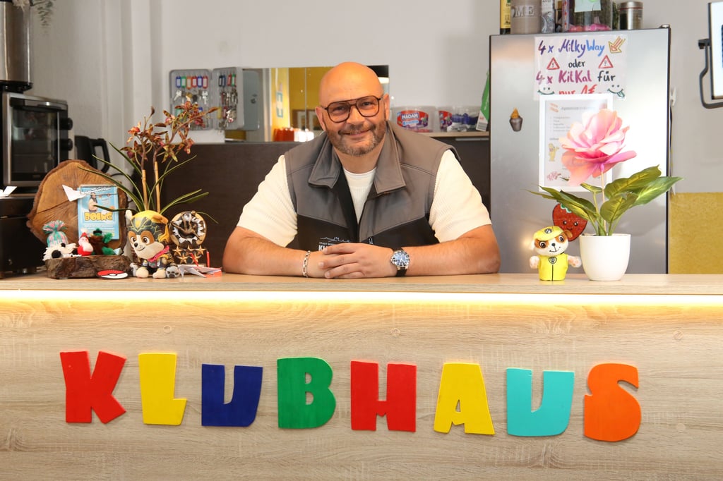 Hat Freude an der Arbeit: Andreas Wagner ist Klubhausleiter in Bernburg.