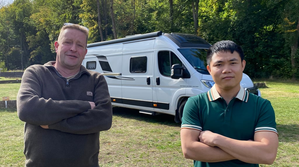 Wollen den Campingplatz „Alte Waldmühle“ in Wernigerode wiederbeleben: Besitzer Henning Schoft und Platzmanager Kim Truong Hoang.