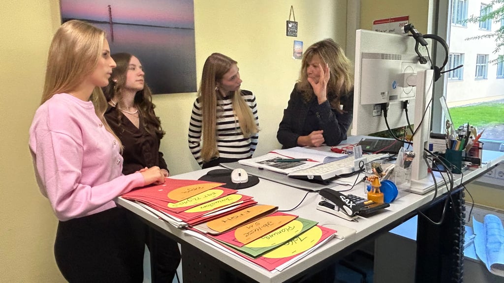 Gemeinsamer Blick auf Studien- und Praxiserfahrungen: Jenny Golz, Luisa Hintersdorf, Lilo Nikschtaz und Heike Matthei (v.l.).