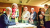 Osterburger Literaturtage (Olita) im Oktober 2025: TV-Moderator Reinhold Beckmann signierte in Osterburg etliche seiner Bücher, die Schlange im Veranstaltungssaal riss gar nicht ab. 