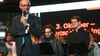 Im Rahmen der Initiative „Deutschland singt & klingt“ sang Bundeskanzler Friedrich Merz (CDU) das Lied „We Shall Overcome“ in Halle (Saale) mit.