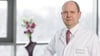 Ist mehrfach in die Stern-Ärzteliste aufgenommen und durch Focus-Gesundheit als Top-Mediziner ausgezeichnet worden: Prof. Dr. Jens Ulrich. Seit dem 1. Januar 2006 hat er als Chefarzt die Klinik für Dermatologie und Allergologie am Harzklinikum in Quedlinburg geleitet; jetzt endete seine Amtszeit.