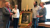 Oberbürgermeister Frank Ruch, Fördervereinsvorsitzende Sibylle Rathmann, Kunsthändler Julian Schmitz-Avila und Museumsleiterin Uta Siebrecht (v. l.) bei der Übergabe des Bildes.