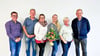 Der neue Ortschaftsrat Schneidlingen mit dem Bürgermeister der Stadt Hecklingen, Hendrik Mahrholdt (l.). Die Interessenvertretung der Schneidlinger  besteht nun aus  Anja Ballhause (2.v.r.),  Christoph Peileke (r.), Kerstin Wenzel (3.v.l.), Martin Peileke und der neuen Ortsbürgermeisterin, Mandy Schnur (3.v.r.).