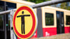 Immer wieder kommt es zu Unfällen beim sogenannten S-Bahn-Surfen - ein verbotene und lebensgefährliche Aktion. (Archivbild)
