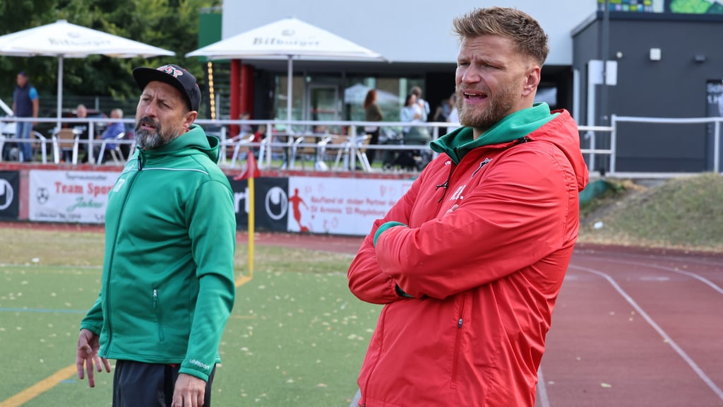 Robert Hoppe (r.) und Thomas Tietz müssen im Mittelfeld umplanen-