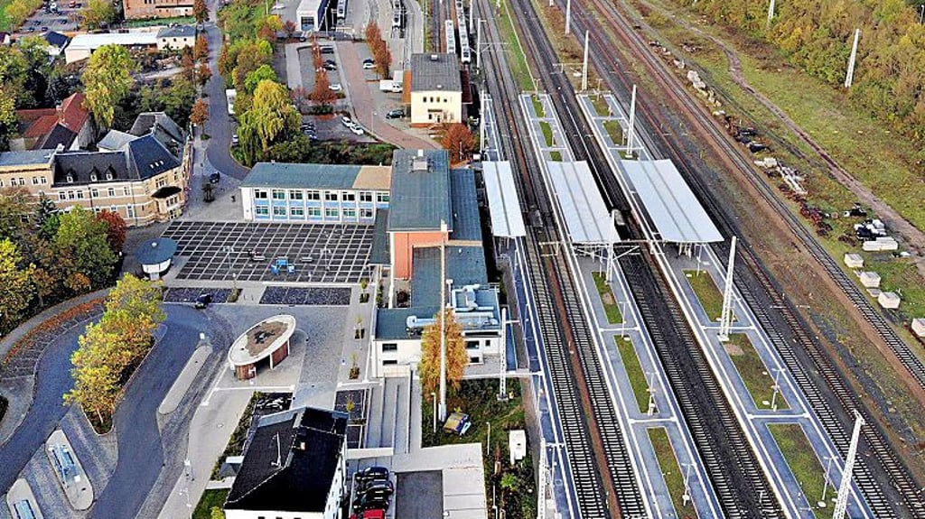 Blick auf den Bahnhof in Sangerhausen aus der Vogelperspektive.