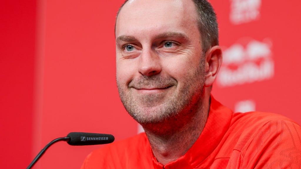 Cheftrainer Ole Werner von RB Leipzig will in Dortmund eine stabile Abwehr sehen. (Archivbild)