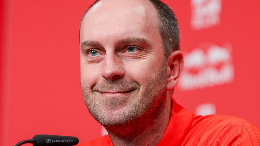 Cheftrainer Ole Werner von RB Leipzig will in Dortmund eine stabile Abwehr sehen. (Archivbild)