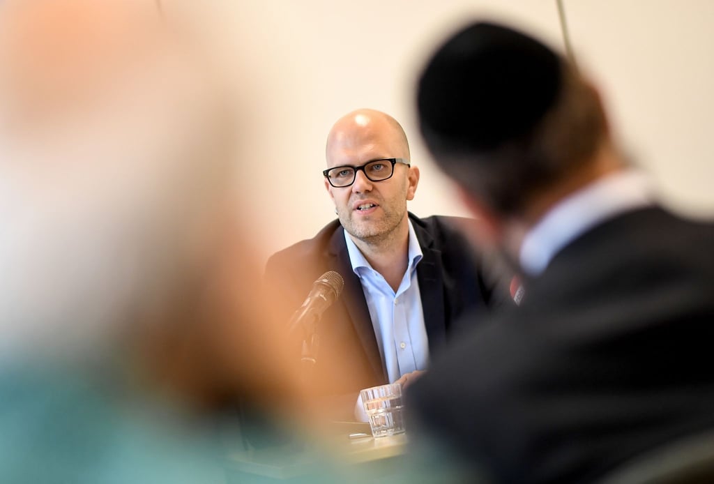 Berlins Antisemitismusbeauftragter Samuel Salzborn sieht jüdisches Leben in Berlin vielfältig bedroht. (Archivbild)