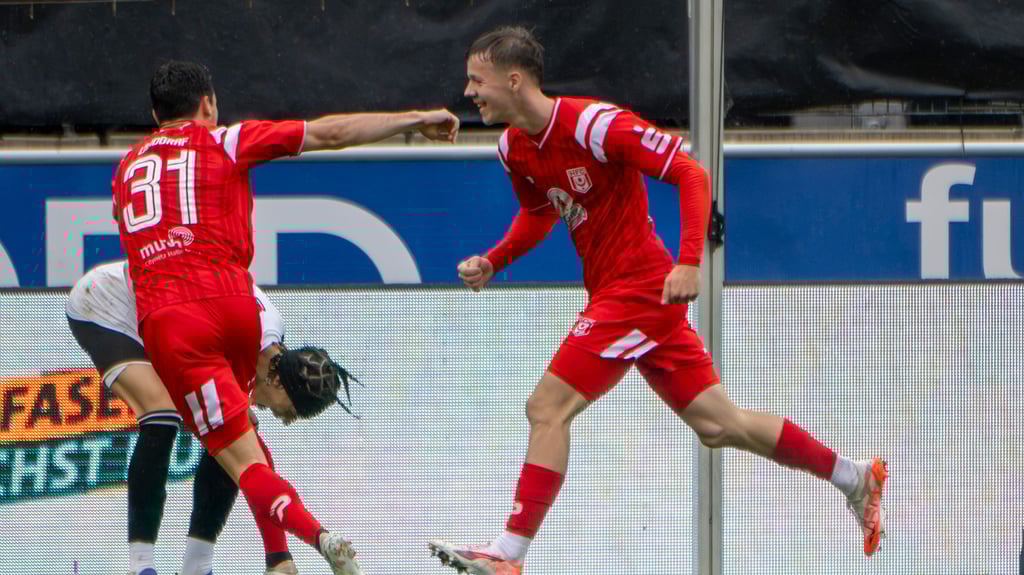 Julien Damelang (r.) erzielte das 1:0 für den HFC.