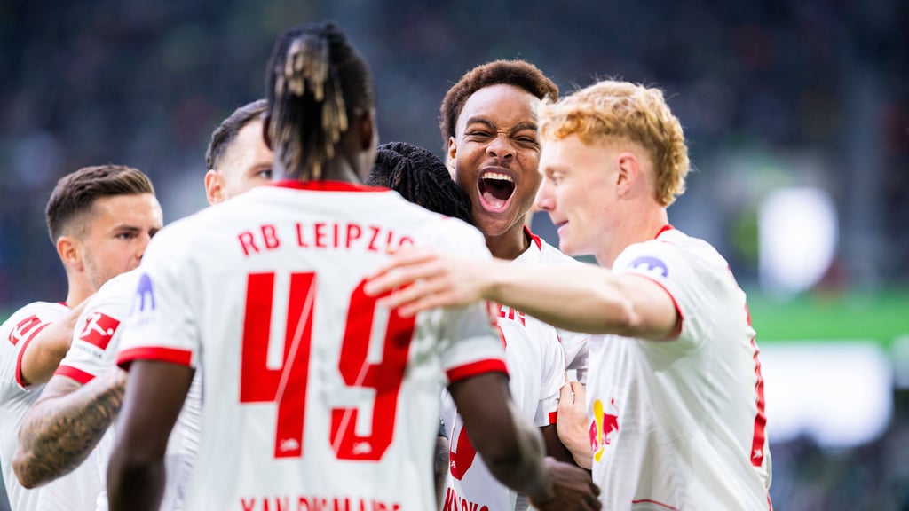 Kann auch gut jubeln: Assan Ouédraogo (Zweiter von rechts).