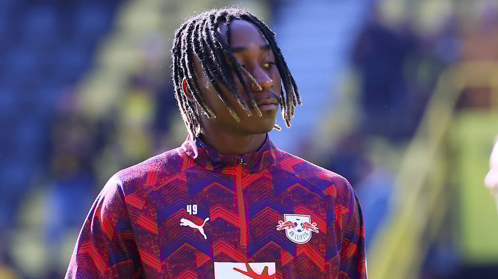 Enttäuscht von sich selbst vor Anpfiff: Yan Diomande.