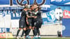 Bambase Conte (3.v.l) trifft zum 1:0 für Elversberg beim 1. FC Magdeburg.