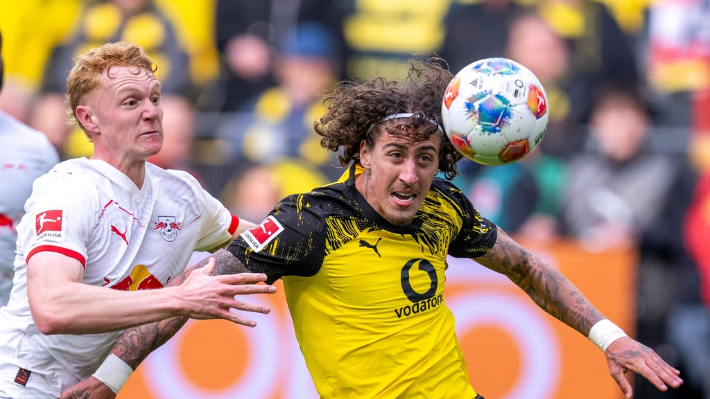 Das Siegtor für den BVB verhindert: Nicolas Seiwald gegen Fabio Silva.