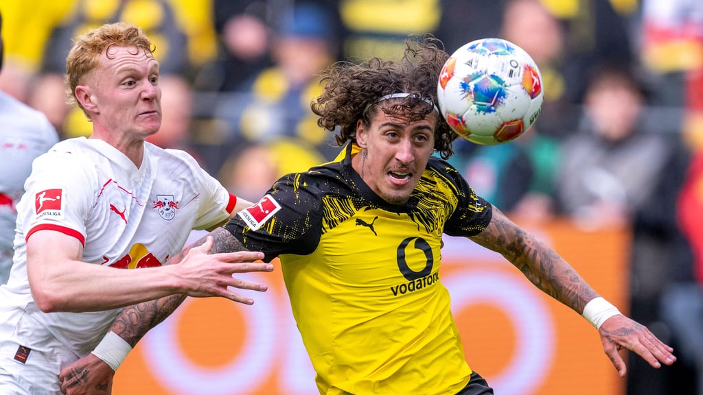 Das Siegtor für den BVB verhindert: Nicolas Seiwald gegen Fabio Silva.