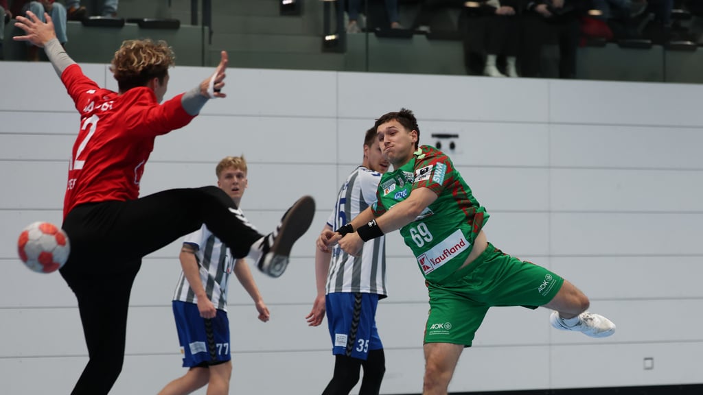 Niklas Döbbel (im Wurf) markierte diesmal einen Treffer.