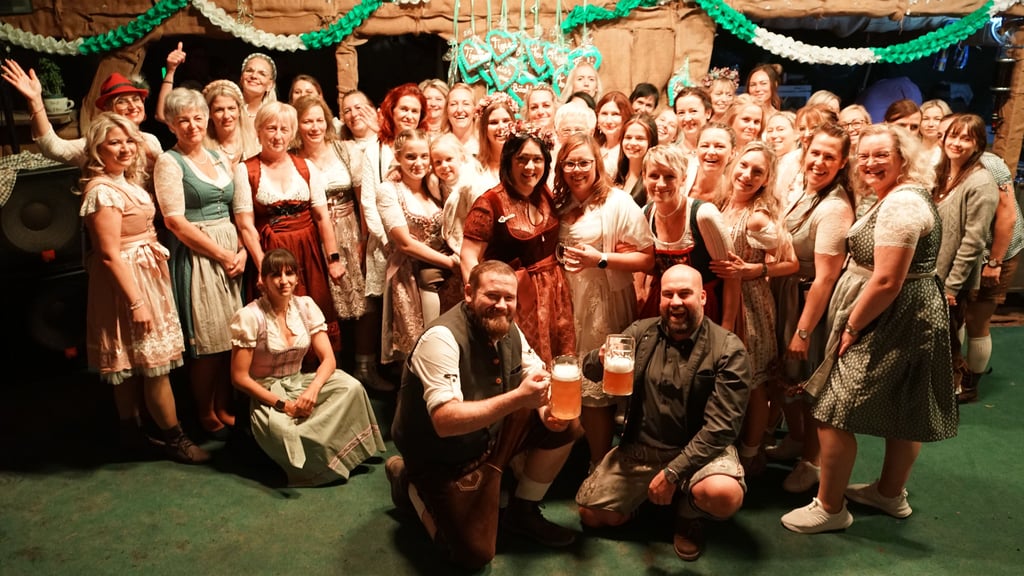 Seit neun Jahren organisieren David Bahrendt und Christian Eckhart das Oktoberfest Lindhorst.