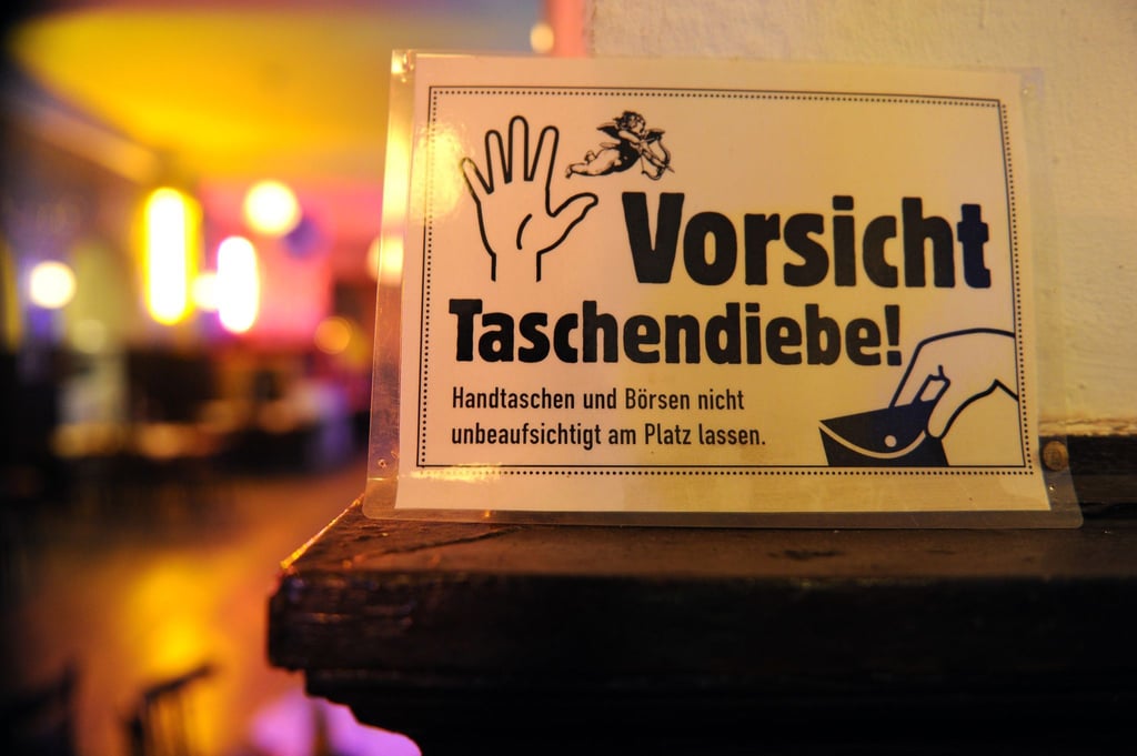 Die Polizei warnt mit einer Aktionswoche vor Taschendiebstählen. (Symbolbild)