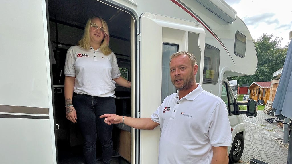Sören Krug, Inhaber des Caravan-Team Jerichow, und seine Lebensgefährtin Gillette-Isabelle Dahlke sind selbst bekennende Caravan-Fans.