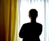Immer mehr Menschen suchen Schutz vor häuslicher Gewalt – wie in einem Frauenhaus. Die Zahl der registrierten Fälle ist laut Polizei deutlich gestiegen, besonders im Saale- und im Burgenlandkreis. 