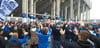 Die Fans beim Einsingen.