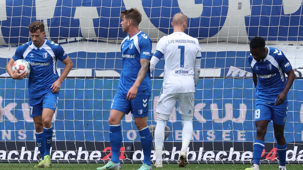 Nicht mehr zu glauben: Mit dem 0:4 gegen Elversberg haben Alexander Nollenberger (links) und der FCM einen neuen Tiefpunkt erreicht.