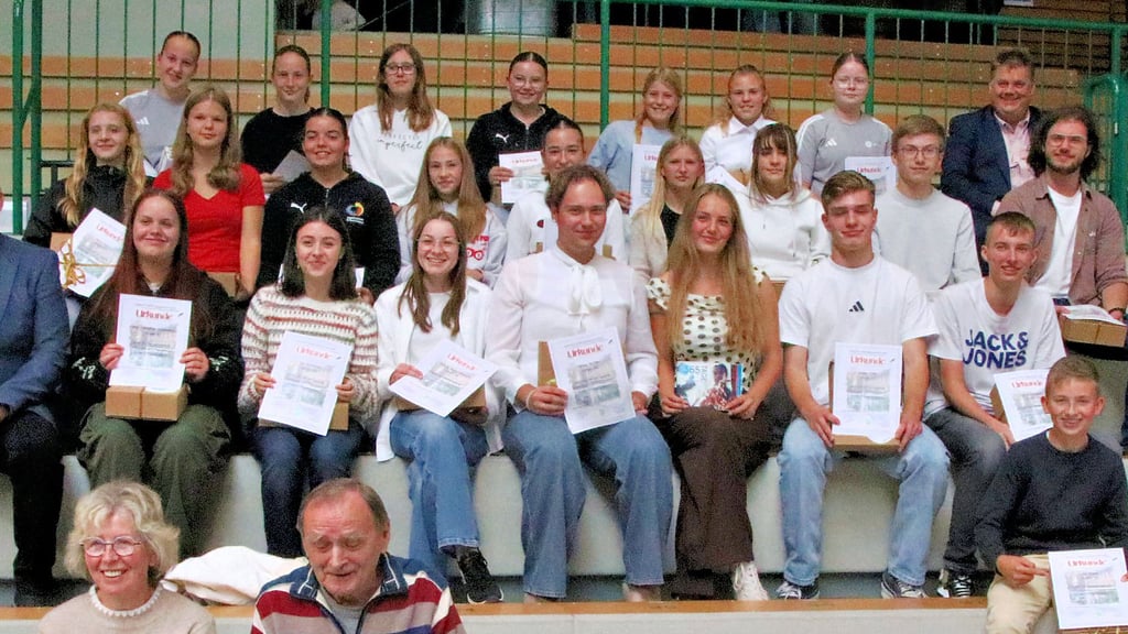 Fast 40 Schüler zeichnete der Förderverein des Schillergymnasiums kürzlich feierlich aus. Auch drei Leiter der Arbeitsgemeinschaften wurden dabei geehrt.