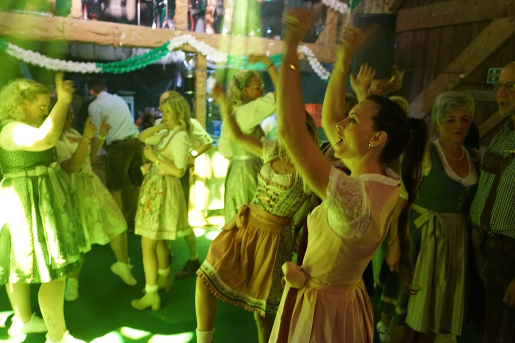 Party pu beim Oktoberfest in Lindhorst.