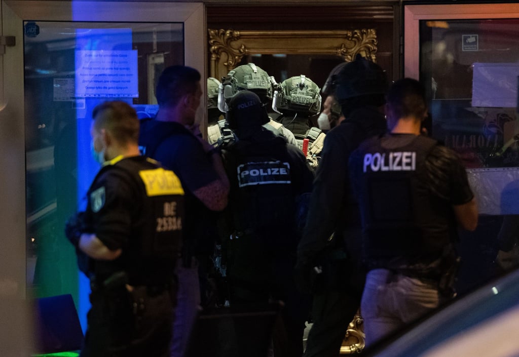 Weil ein Mann sich in seiner Wohnung verschanzte, rückte das SEK nach Neukölln aus. (Symbolbild)